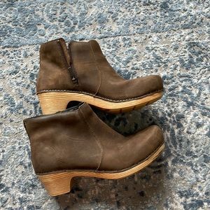 Dansko Maria Booties sz 39
